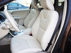2010款 3.0T 自动 AWD舒适版 5座