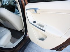 2010款 3.0T 自动 AWD舒适版 5座