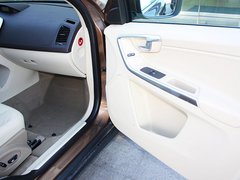 2010款 3.0T 自动 AWD舒适版 5座
