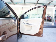 2010款 3.0T 自动 AWD舒适版 5座