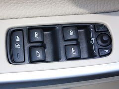 2010款 3.0T 自动 AWD舒适版 5座