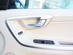 2010款 3.0T 自动 AWD舒适版 5座