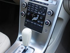 2010款 3.0T 自动 AWD舒适版 5座