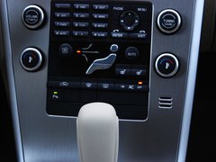 2010款 3.0T 自动 AWD舒适版 5座