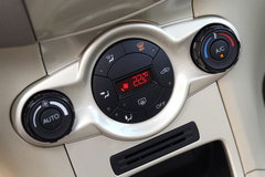 2010款 两厢 1.5L 自动 时尚型限量版