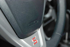 2010款 两厢 1.5L 自动 时尚型限量版