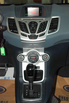 2010款 两厢 1.5L 自动 时尚型限量版