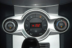 2010款 两厢 1.5L 自动 时尚型限量版