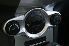 2010款 两厢 1.5L 手动 时尚型限量版