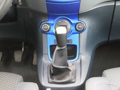 2010款 三厢 1.5L 自动 光芒限定版