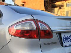 2010款 三厢 1.5L 自动 光芒限定版