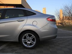 2010款 三厢 1.5L 自动 光芒限定版