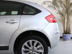 2010款 两厢 2.0L 自动 时尚型