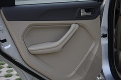 2011款 三厢 1.8L 自动 豪华型