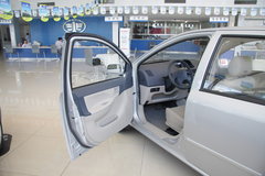 2009款 三厢 1.5L AMT 旗舰型