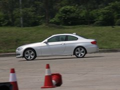2011款 320i 2.0L 双门轿跑车