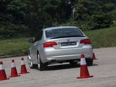 2011款 320i 2.0L 双门轿跑车