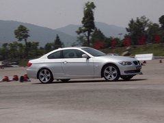 2011款 320i 2.0L 双门轿跑车