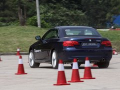 2011款 320i 2.0L 双门轿跑车