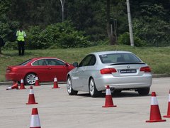 2011款 320i 2.0L 双门轿跑车