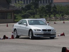 2011款 320i 2.0L 双门轿跑车