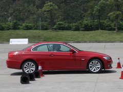 2011款 320i 2.0L 双门轿跑车