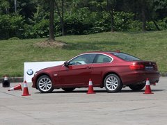 2011款 320i 2.0L 双门轿跑车