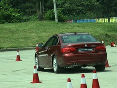 2011款 320i 2.0L 双门轿跑车