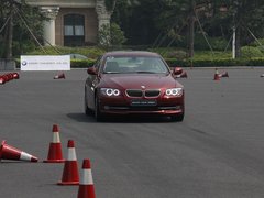 2011款 320i 2.0L 双门轿跑车