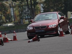 2011款 320i 2.0L 双门轿跑车