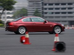 2011款 320i 2.0L 双门轿跑车