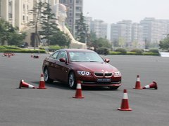 2011款 320i 2.0L 双门轿跑车