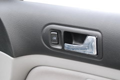 2008款 1.6L 自动 豪华型