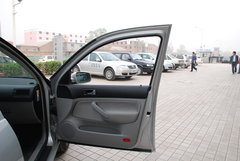 2008款 1.6L 自动 豪华型