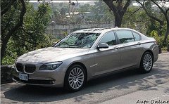 2009款 730Li 3.0L 豪华型
