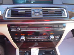 2009款 730Li 3.0L 豪华型