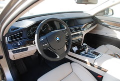2009款 730Li 3.0L 豪华型