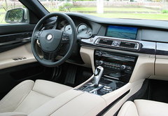 2009款 730Li 3.0L 豪华型