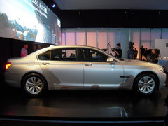 2009款 730Li 3.0L 豪华型