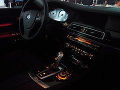 2009款 730Li 3.0L 豪华型