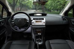 2010款 两厢 2.0L 自动 时尚型