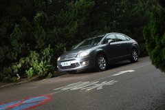 2010款 两厢 2.0L 自动 时尚型