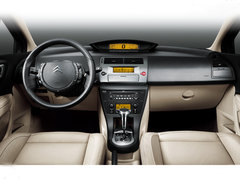 2010款 两厢 2.0L 自动 时尚型