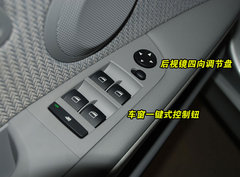 2009款 320i 2.0L 时尚型