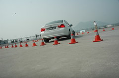 2009款 320i 2.0L 时尚型