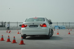 2009款 320i 2.0L 时尚型