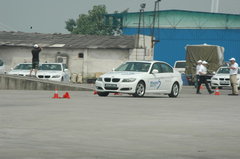 2009款 320i 2.0L 时尚型