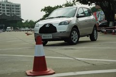 2009款 时尚版 2.0 手动豪华四驱 艺术版