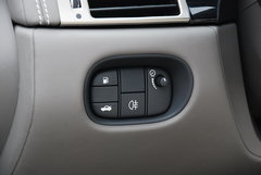 2009款 5.0 自动 V8机械增压硬顶跑车