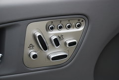 2009款 5.0 自动 V8机械增压硬顶跑车